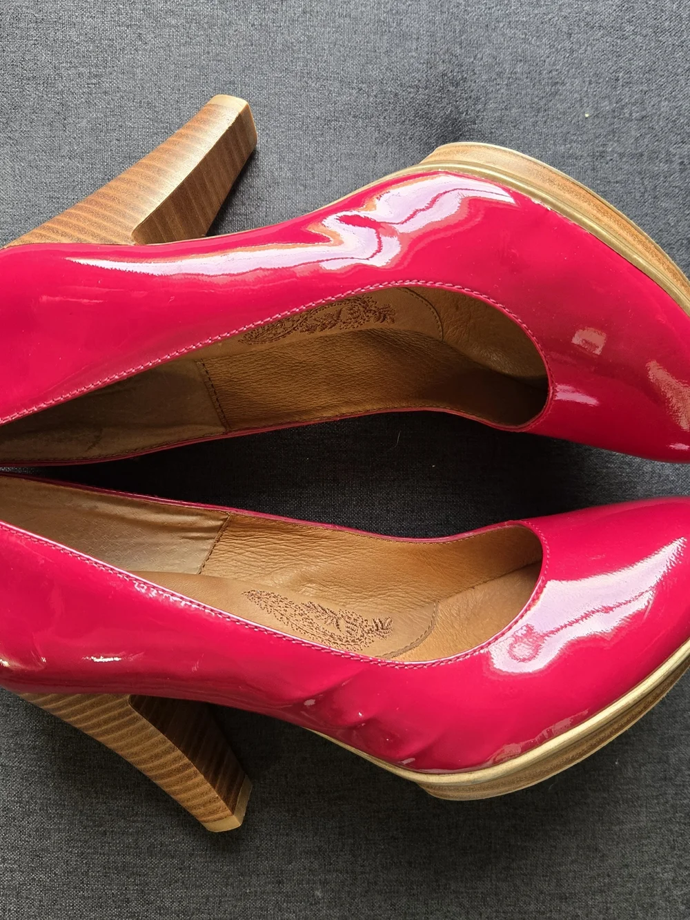 Söfft Women's Patent Round-Toe Pumps -  Magenta